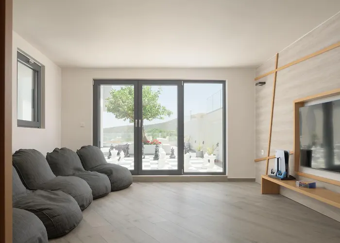 Villa Kalliston - 4000m2 Of Elevated Living *