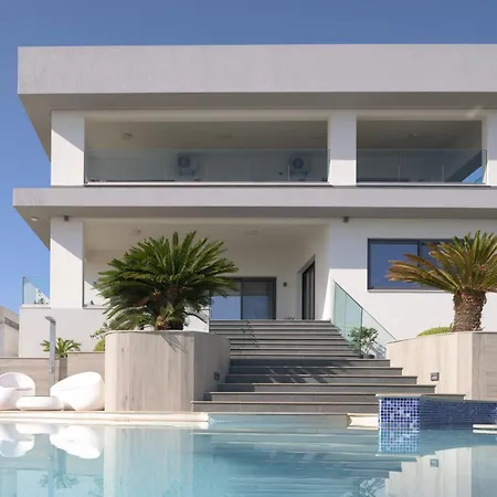 Luxury Private Villa For 12 Guests- Heated Pool, Hot Tube, Sunset View *